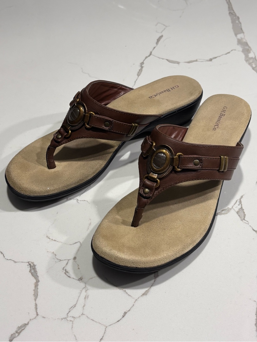 G. H. Bass Brown Thong Sandals with Decorative Straps Hardware Women’s Size 9.5
